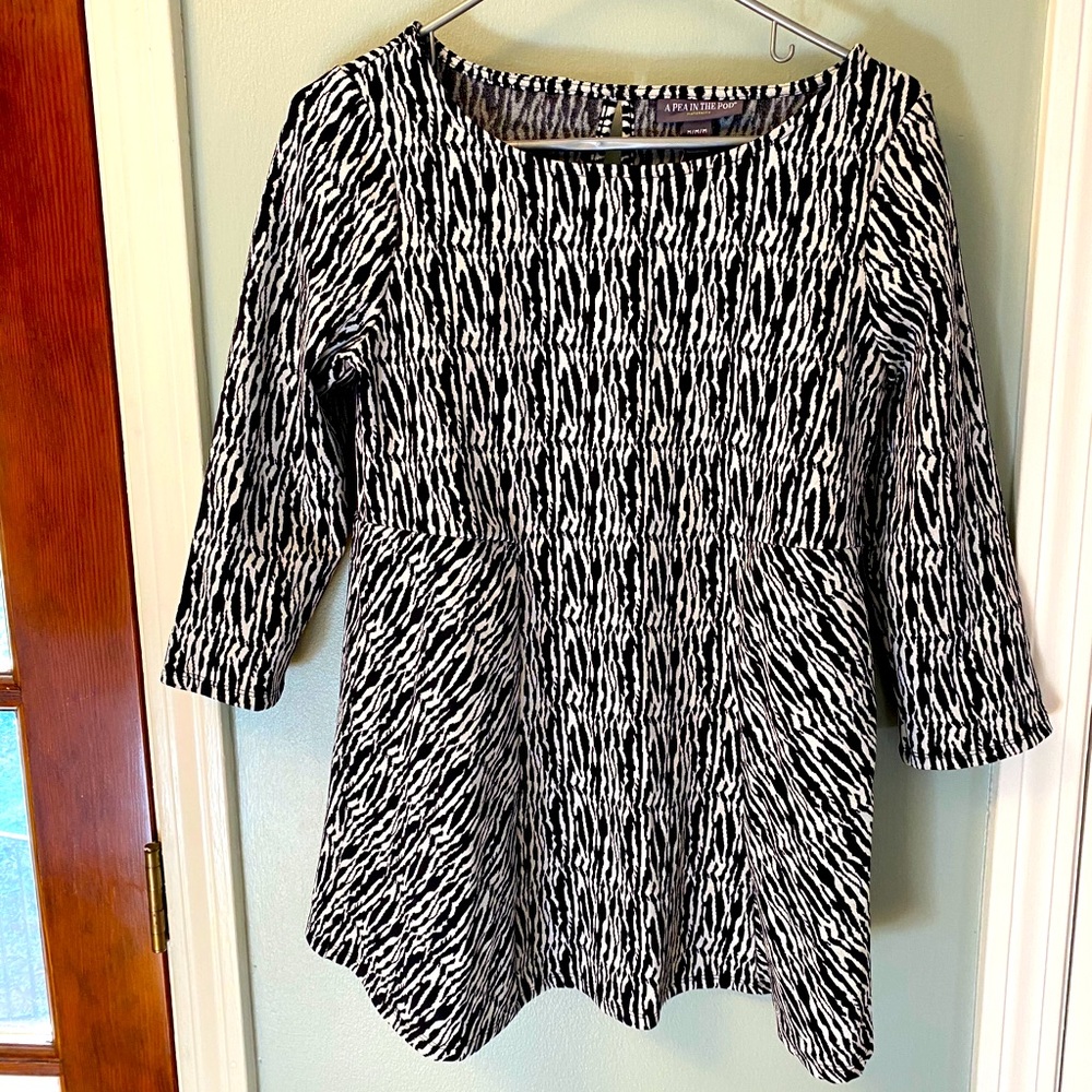 A Pea in the Pod two piece maternity outfit